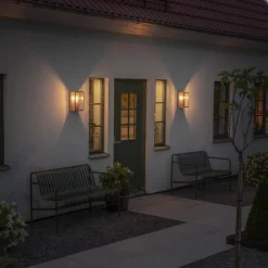 Konstsmide Utendørs vegglampe Carpi, messing, bredde 18cm Best