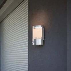 EGLO Utendørs vegglampe Cerno, bevegelsessensor, stål Hot