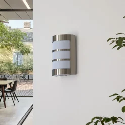 Lindby Utendørs vegglampe Kristian med striper, stål Hot