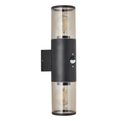 Brilliant Utendørs vegglampe Sergioro, 2 lyskilder m sensor| Vegglamper Med Sensor|Utebelysning Med Sensor