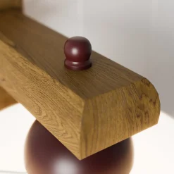 Lamkur Vegglampe Sweden med trestativ, valnøtt eik