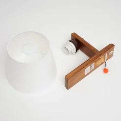 Lamkur Vegglampe Sweden med trestativ, valnøtt eik