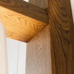 Lamkur Vegglampe Sweden med trestativ, valnøtt eik