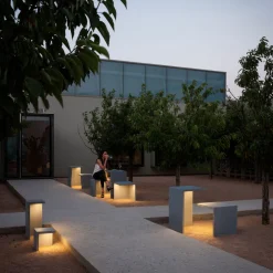 Vibia Empty 4130 utelampe av betong, 70 cm New